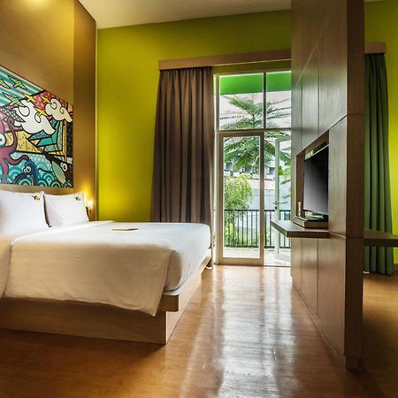 Maxonehotels At Resort Makassar Exterior foto