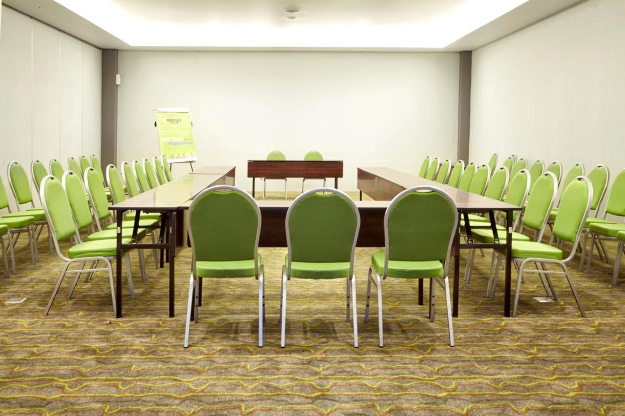 Maxonehotels At Resort Makassar Exterior foto