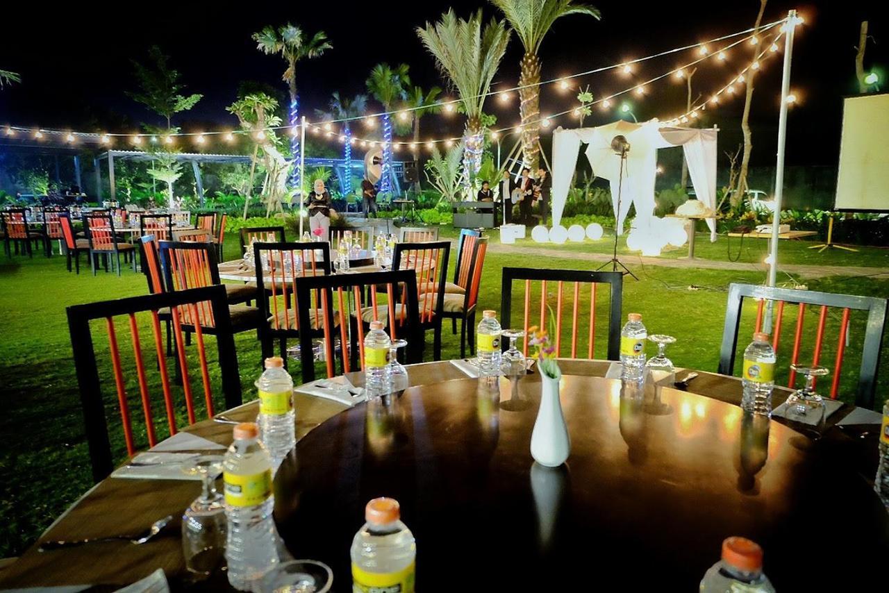 Maxonehotels At Resort Makassar Exterior foto