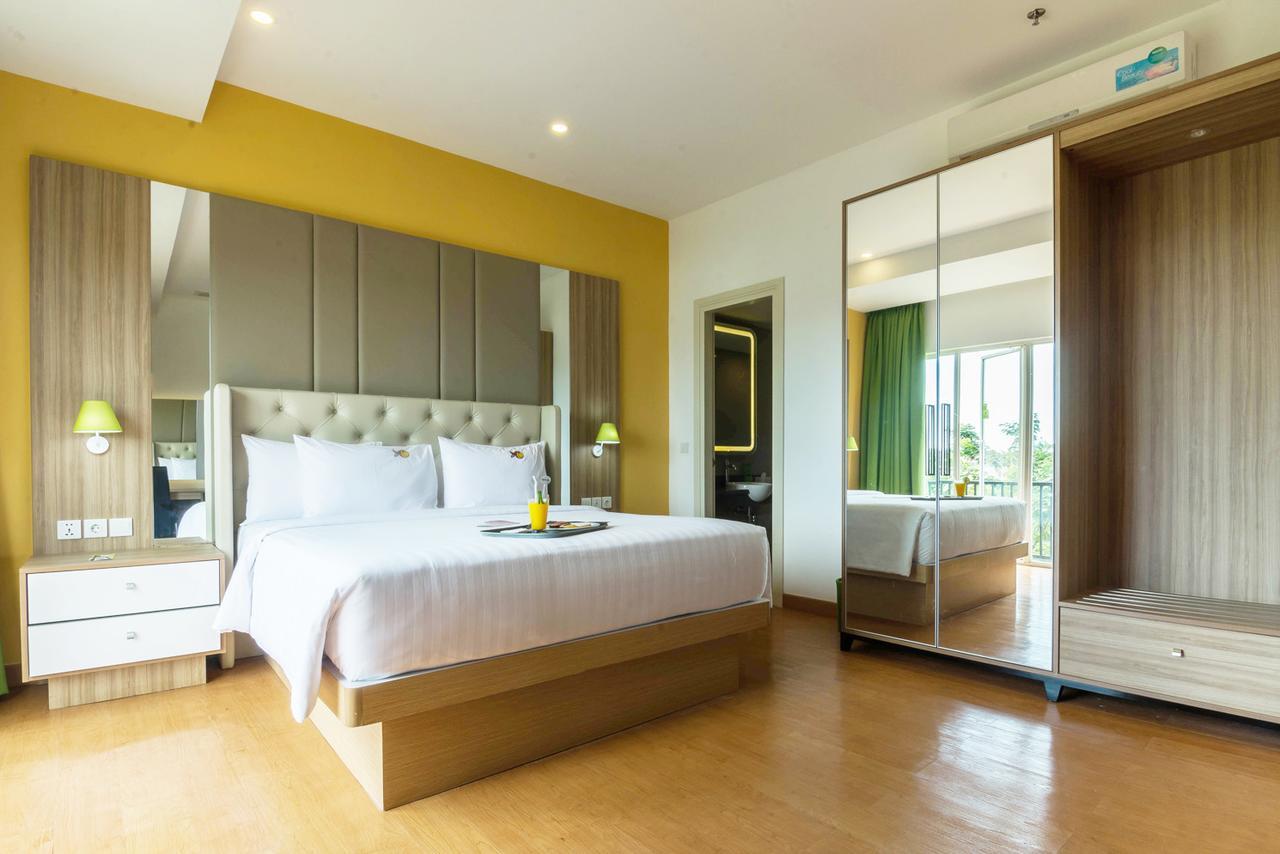 Maxonehotels At Resort Makassar Exterior foto